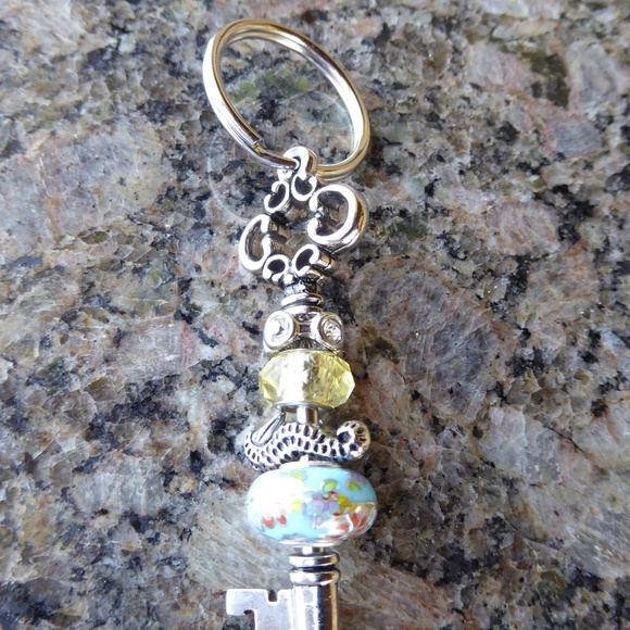 Keychain Handmade Yellow Blue Beads Seahorse Bead - Picture 2 of 3